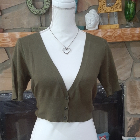Olive Green sweater - Picture 1 of 4